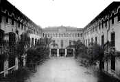 images/ret_lycee-1913_cour-2.jpg (104027 octets)